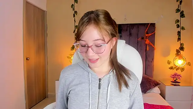 Snapshot of Dahlia_Rousse chatting on 10, 10, 2025 Dahlia Rousse online show from 10, 10, 2025