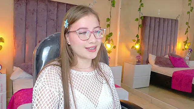 Snapshot of Dahlia_Rousse chatting on 19, 2, 2026 Dahlia Rousse online show from 19, 2, 2026