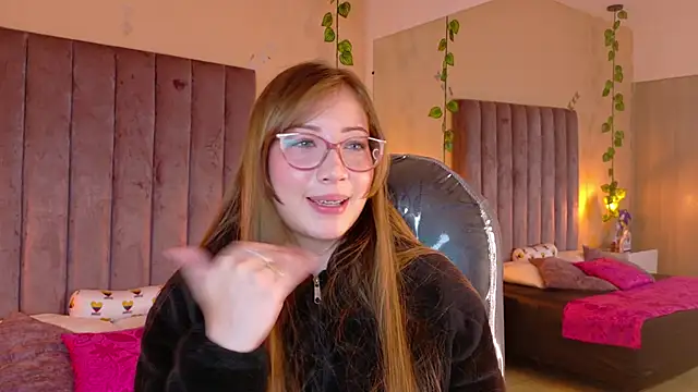 Snapshot of Dahlia_Rousse chatting on 17, 6, 2026 Dahlia Rousse online show from 17, 6, 2026