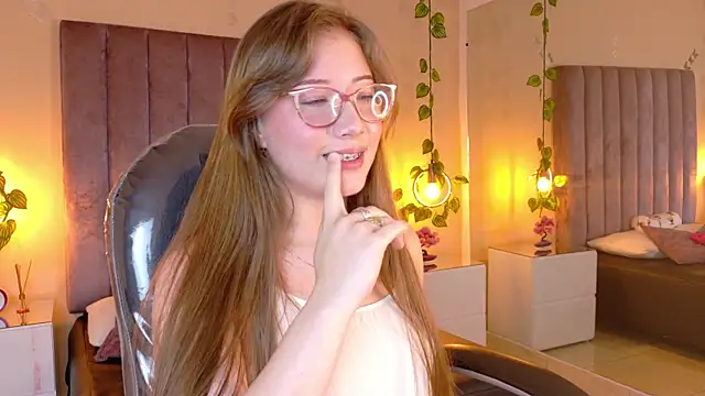 Snapshot of Dahlia_Rousse chatting on 19, 6, 2026 Dahlia Rousse online show from 19, 6, 2026