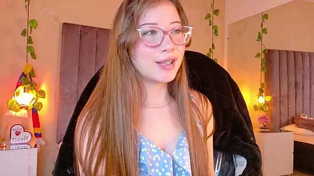 Snapshot of Dahlia_Rousse chatting on 21, 6, 2026 Dahlia Rousse online show from 21, 6, 2026