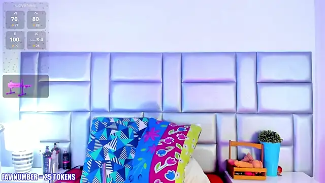 LovelyNickii online show from 24, 11, 2025