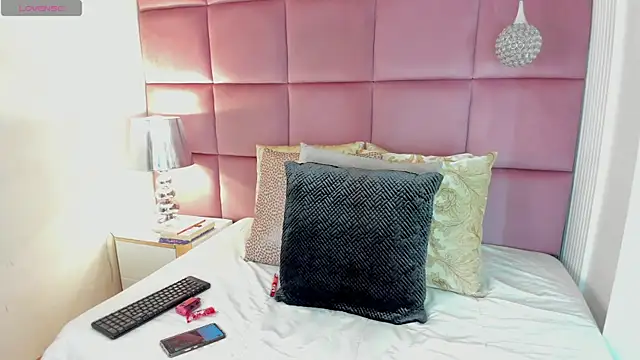 LuciaWallace online show from 19, 10, 2025