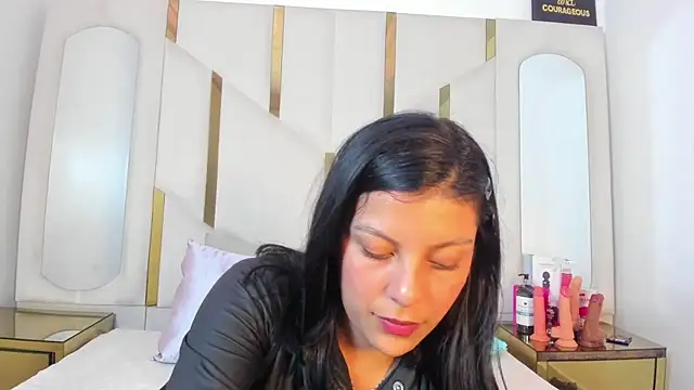 Salmaportman69 online show from 9, 1, 2026