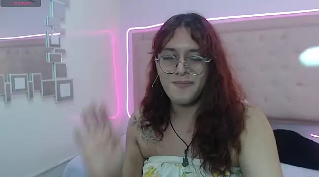 Snapshot of kathepickmanx chatting on 4, 3, 2025 kathepickmanx online show from 4, 3, 2025