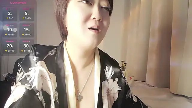 Hey-Cute online show from 18, 2, 2025