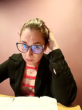 CHARLOTTE 1711 online show from 20, 4, 2026