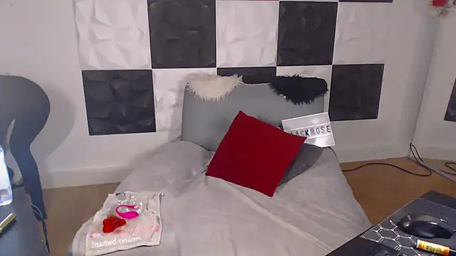 Black sweet Rose online show from 9, 2, 2025