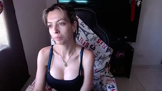 Princezzlove3 online show from 13, 1, 2025