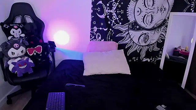 raven  white1 online show from 11, 10, 2025