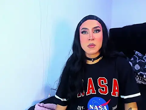 Snapshot of Georgina_Giio chatting on 5, 11, 2025 Georgina Giio online show from 5, 11, 2025