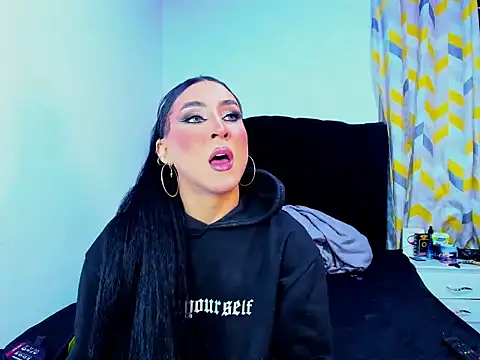 Snapshot of Georgina_Giio chatting on 13, 11, 2025 Georgina Giio online show from 13, 11, 2025