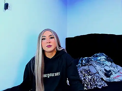 Snapshot of Georgina_Giio chatting on 14, 11, 2025 Georgina Giio online show from 14, 11, 2025