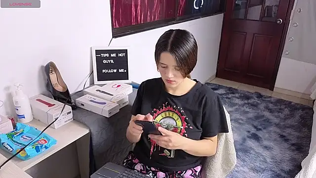 Snapshot of SexLaura_ chatting on 3, 3, 2025 SexLaura online show from 3, 3, 2025