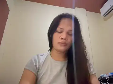 SophiaCourthaway online show from 25, 7, 2026