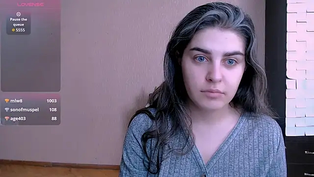 Snapshot of _Roselina_ chatting on 9, 10, 2025 Roselina online show from 9, 10, 2025