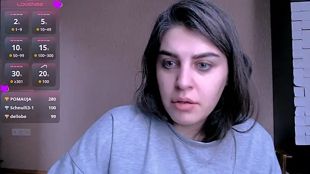 Snapshot of _Roselina_ chatting on 4, 11, 2025 Roselina online show from 4, 11, 2025