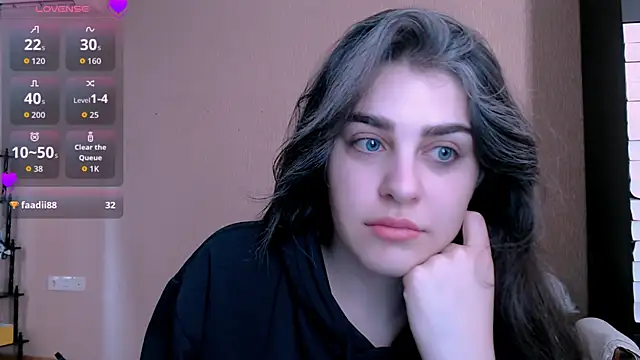 Snapshot of _Roselina_ chatting on 11, 11, 2025 Roselina online show from 11, 11, 2025