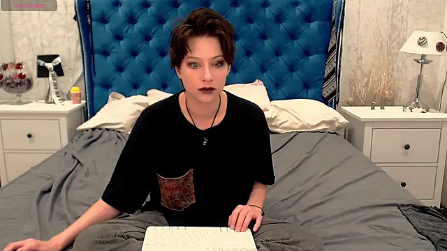 Snapshot of via_mayer_ chatting on 15, 12, 2025 via mayer online show from 15, 12, 2025