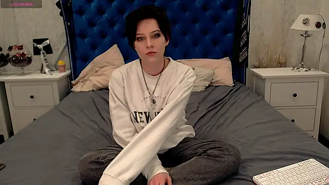 Snapshot of via_mayer_ chatting on 17, 12, 2025 via mayer online show from 17, 12, 2025