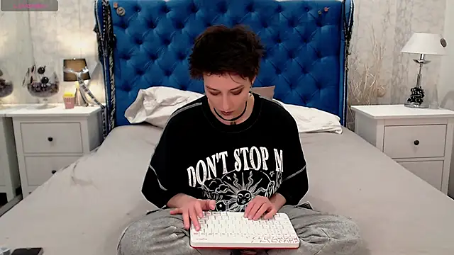 Snapshot of via_mayer_ chatting on 2, 3, 2026 via mayer online show from 2, 3, 2026