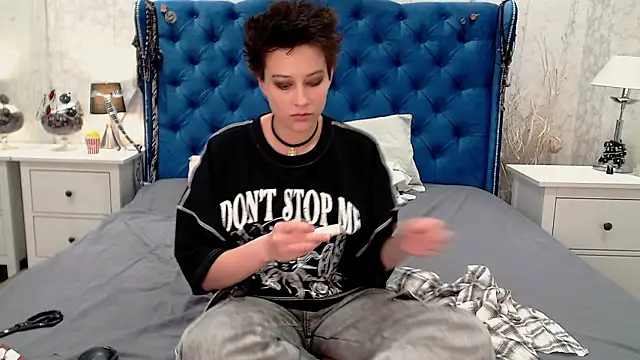 Snapshot of via_mayer_ chatting on 3, 3, 2026 via mayer online show from 3, 3, 2026