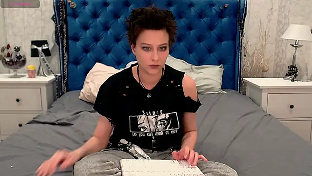 Snapshot of via_mayer_ chatting on 6, 3, 2026 via mayer online show from 6, 3, 2026