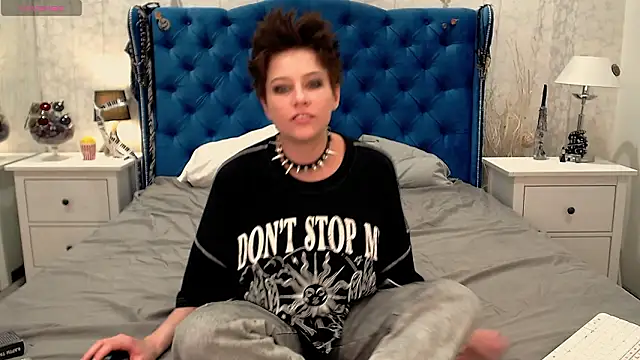 Snapshot of via_mayer_ chatting on 12, 3, 2026 via mayer online show from 12, 3, 2026