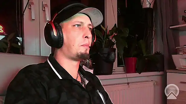 Skullkeeper1984 online show from 15, 10, 2025