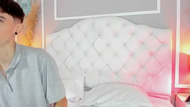 connor and angel online show from 28, 1, 2025