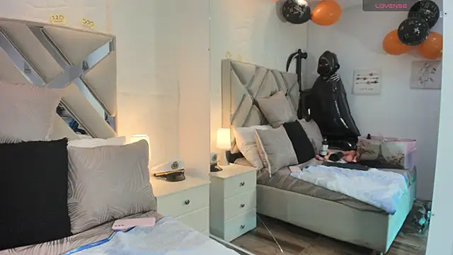 raquell moore online show from 15, 10, 2025