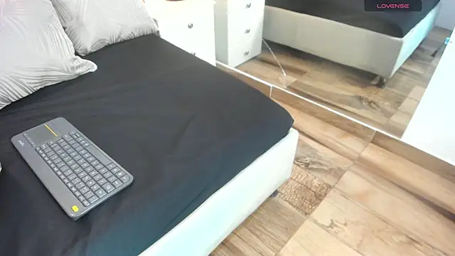 raquell moore online show from 24, 10, 2025