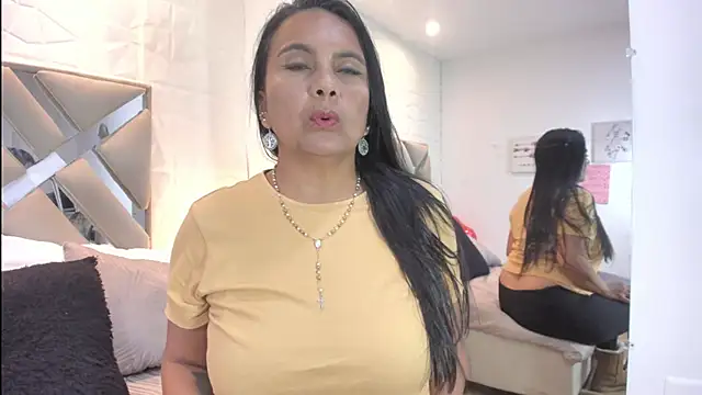 raquell moore online show from 23, 4, 2026