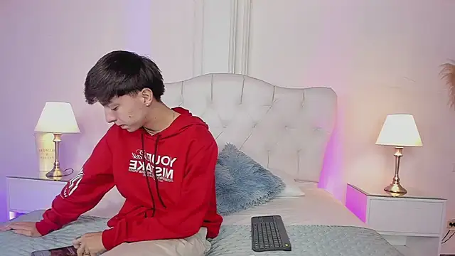 ethan and ava online show from 22, 3, 2025