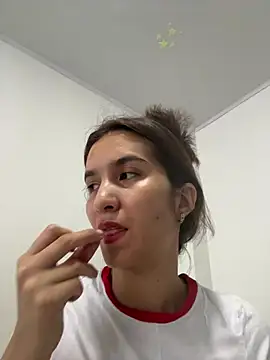 Bella still online show from 11, 7, 2026