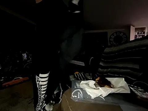 Snapshot of hornycouple818 chatting on 16, 9, 2025 hornycouple818 online show from 16, 9, 2025