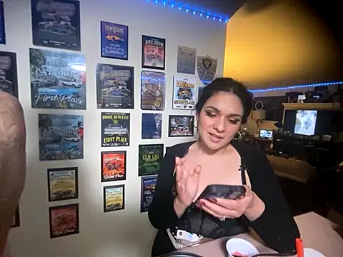 Snapshot of hornycouple818 chatting on 11, 11, 2025 hornycouple818 online show from 11, 11, 2025