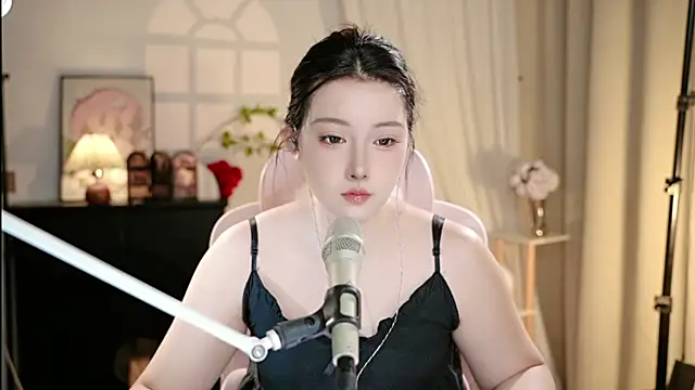 Dou-Dou-er online show from 11, 10, 2025