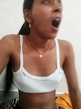 Snapshot of Divya-2007 chatting on 11, 11, 2025 Divya-2007 online show from 11, 11, 2025