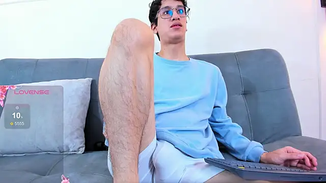 Snapshot of Cum_hunters chatting on 9, 5, 2026 Cum hunters online show from 9, 5, 2026