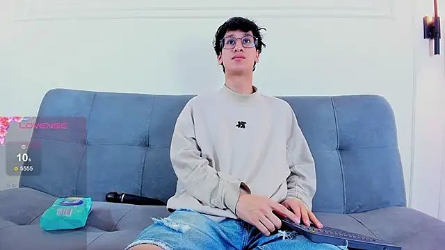 Snapshot of Cum_hunters chatting on 5, 6, 2026 Cum hunters online show from 5, 6, 2026