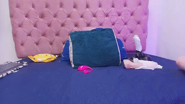 Snapshot of Auroraa_miller chatting on 9, 9, 2025 Auroraa miller online show from 9, 9, 2025