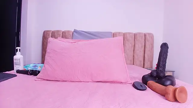 Snapshot of Auroraa_miller chatting on 27, 11, 2025 Auroraa miller online show from 27, 11, 2025