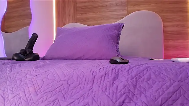 Auroraa miller online show from 21, 2, 2026