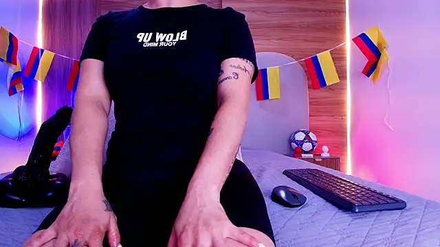 Auroraa miller online show from 12, 7, 2026