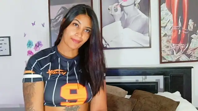 loretahorny online show from 25, 4, 2026