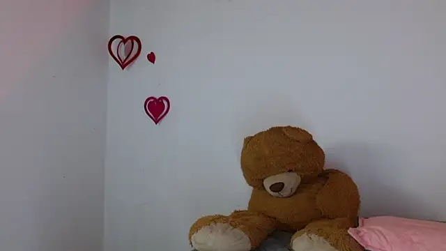 Snapshot of lucie_petite chatting on 16, 3, 2025 lucie petite online show from 16, 3, 2025