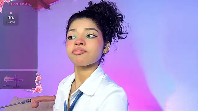 lucie petite online show from 29, 7, 2026