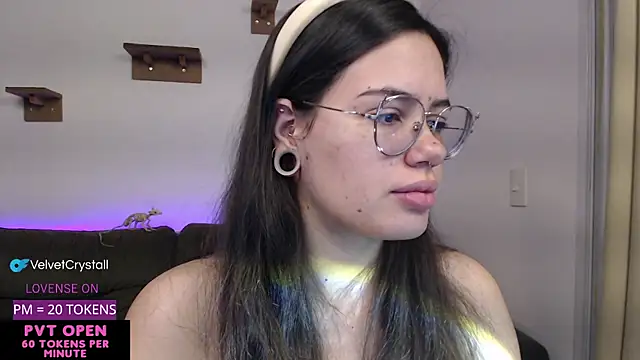 crystalll room online show from 1, 10, 2025