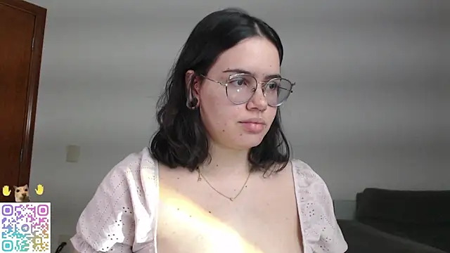 crystalll room online show from 23, 6, 2026